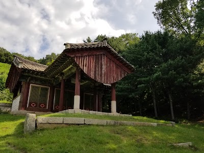 Photos of Tomb of King Kongmin