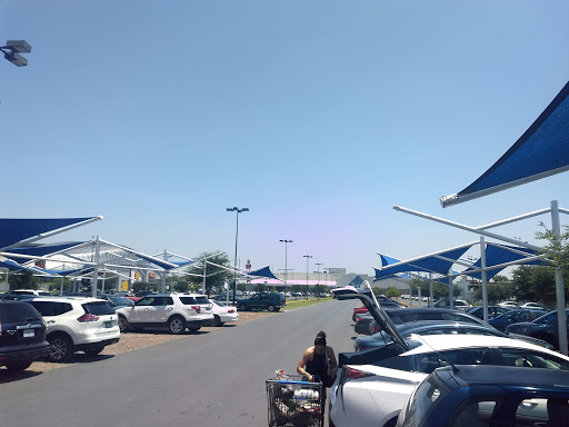 Av Eloy Cavazos 2051 Parking