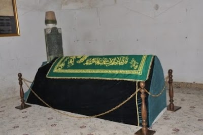 Photos of kılı&ccedil;arslan t&uuml;rbesi
