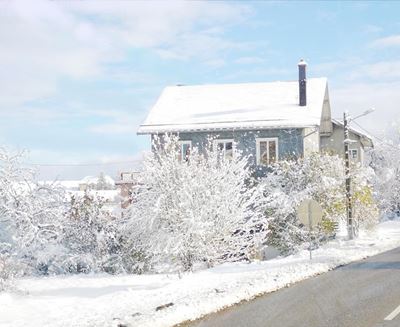 Photo de GÎTES & BIEN-ETRE : 2 Gîtes avec cheminée & jacuzzi ; 1 chalet avec un sauna - Région Lacs & Cascades, ski, Haut-Jura. à Saint-Laurent-en-Grandvaux (39150)