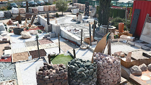 Photo n°2 de Roches et Galets - Pierres naturelles et aménagements paysagers à Le Rove (Fournisseur de pierres)