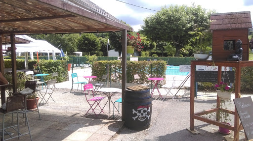Camping de la vallée de l’Ain et son tiki bar restaurant
