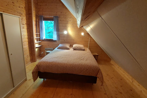 Photo de Gîte dans le Cantal-Le Chalet du Lac à Lanobre (15270)