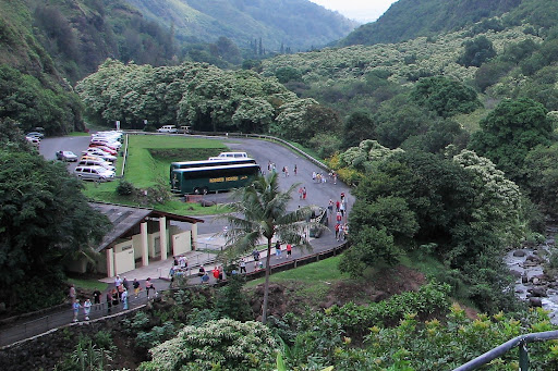 Iao Valley parking lot - Thumbnail