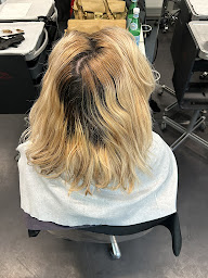 Photo n°7 de Salon Francesca - Coiffeur Porto Vecchio à Porto-Vecchio (Magasin de produits de beauté)