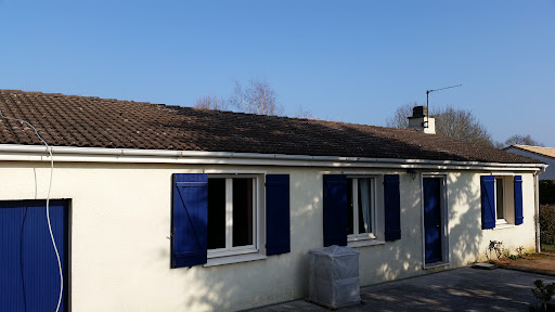 Photo de CTL-Clean toiture 79-Nettoyage Peinture intérieur/extérieur Démoussage Hydrofuge Toiture Façade à Lezay (79120)