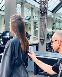 Photo n°20 de David Guitton Coiffeur Visagiste à Paris (Barbier)