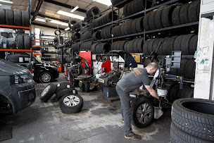 Photo n°6 de IDEAL PNEU MEYZIEU à Meyzieu (Magasin de pneus)