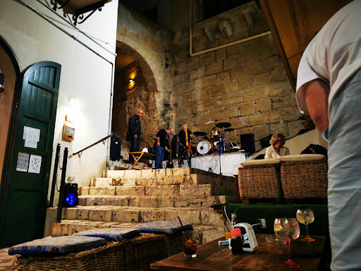 Boh il pub nelle scale Gallery - Italy