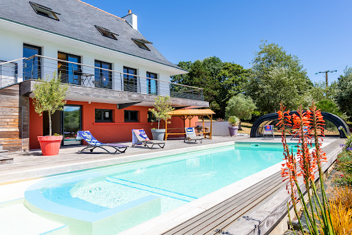 Photo de Gîte le Kalon Breizh avec piscine chauffée, sauna et terrain de pétanque