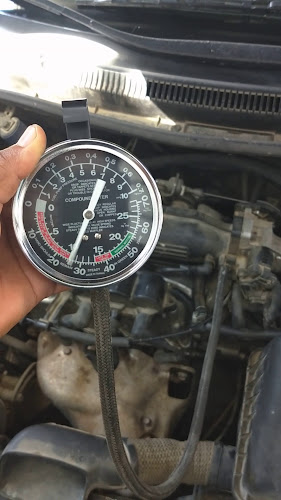 F & F Ingenieria Automotriz - Taller de reparación de automóviles