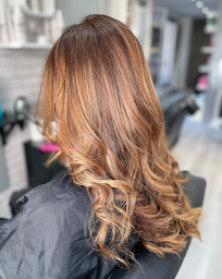 Photo n°15 de Lyn’Aya coiffure à Meudon (Salon de coiffure)