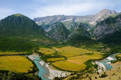 Wander Albania