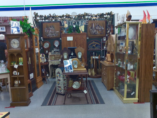Antique Mall Treasure Hunt Logo