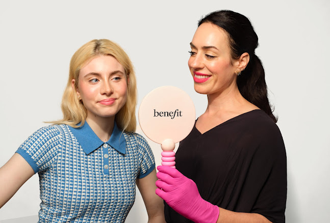 Benefit Cosmetics Brow Bar - Salon piękności