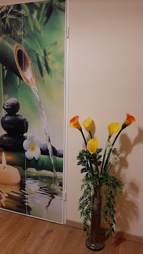 Tina Traditionelle Thai Massage & Schmerzbefreiung - Thumbnail