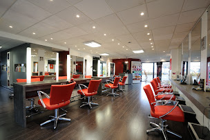 Photo n°7 de Excel Coiffure Poitiers St Éloi | Salon de coiffure Poitiers | Coiffeur visagiste Poitiers à Grand (Prestataire de mariage)