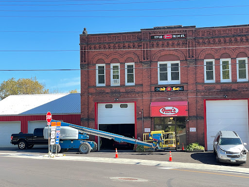 Gene's Auto Body - Thumbnail