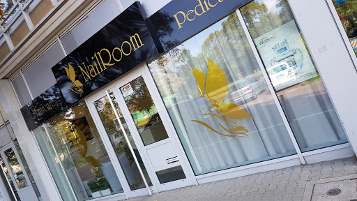 Nail Room - manicure, pedicure