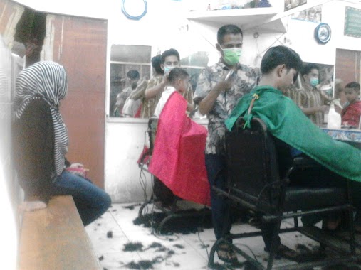 Pangkas Rambut Priangan, Author: Hamdi Hertian