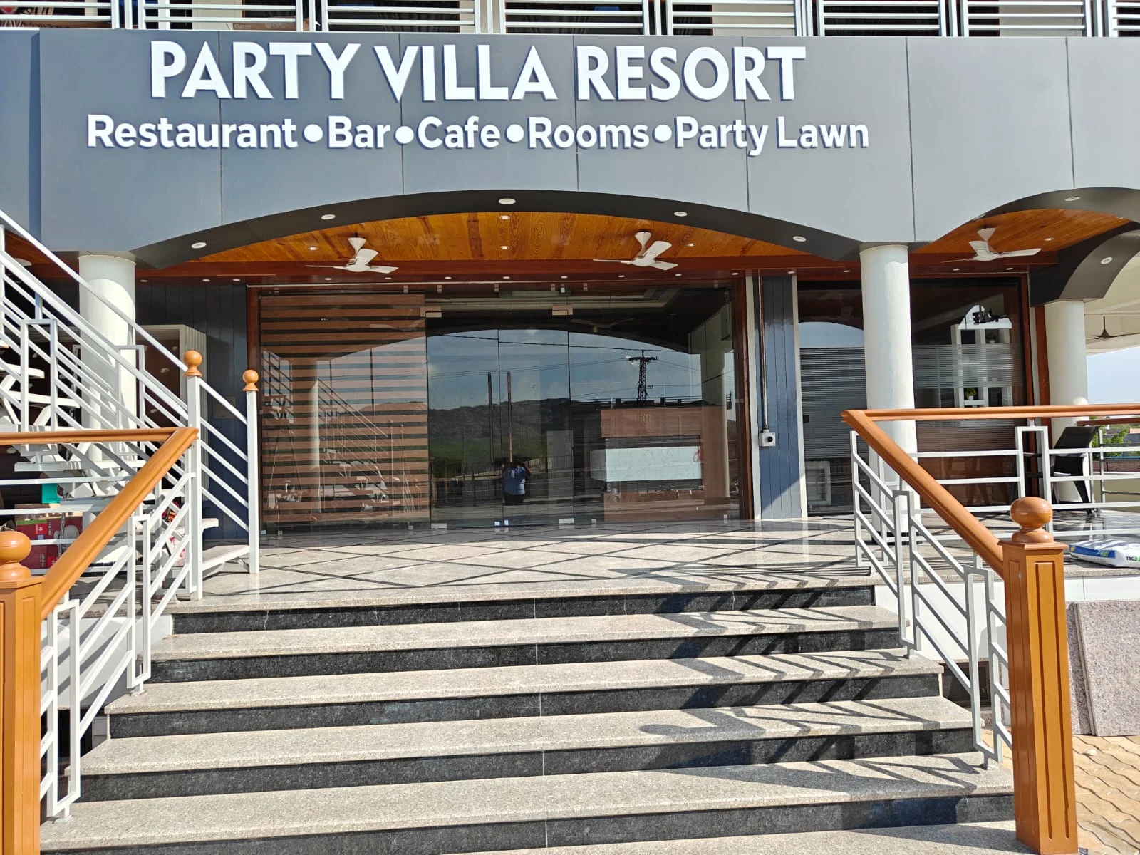 partyvilla resort
