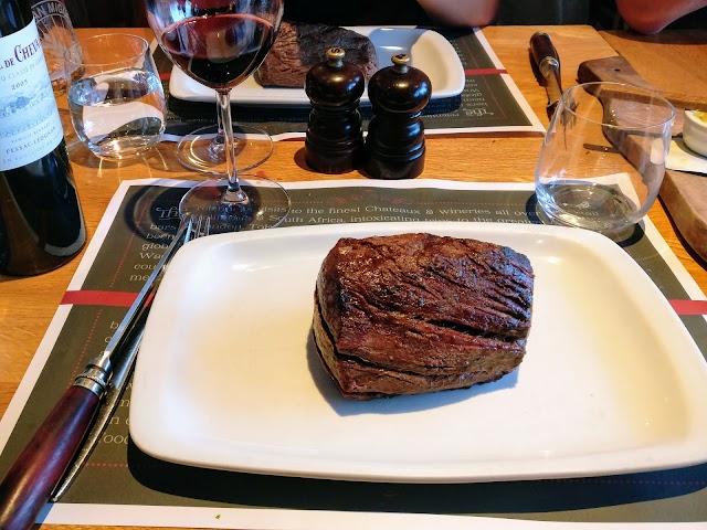 Red Grill House and Cocktail Bar