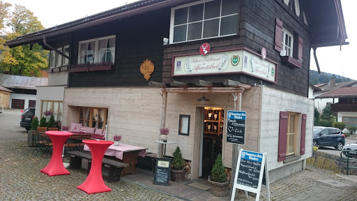 Fellner's Edelbrände mit Alpenstüberl