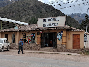 El Roble Market 0