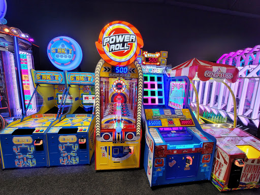 Midway Lanes Club & Trophy Gallery - United States