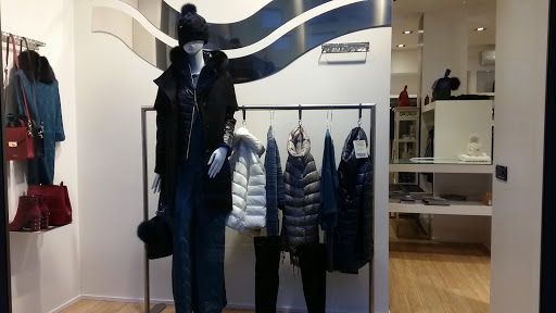 Ivan Abbigliamento Di Busi Ivan Gallery - Italy
