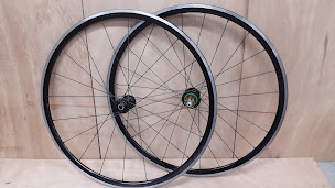 Photo n°5 de L'atelier du vélo / La roue dynamo à Valcivières (Magasin de réparation de vélos)