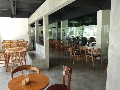 Paradigma Kafe & Restaurant, Author: E.A. Paminto