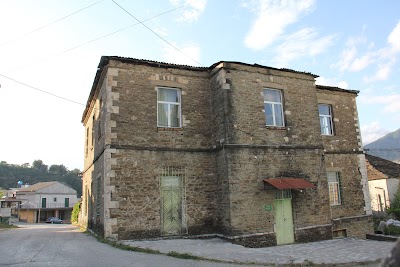 Stathaq and Zoica Priftanj House