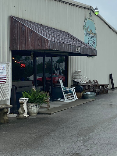 Crossroad Trading Co./antique mall of manchester