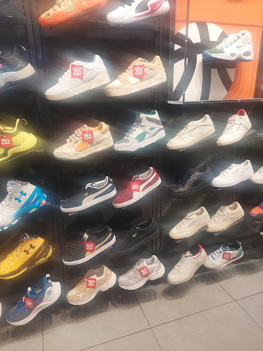 House of Hoops by Foot Locker Scarborough - Thumbnail