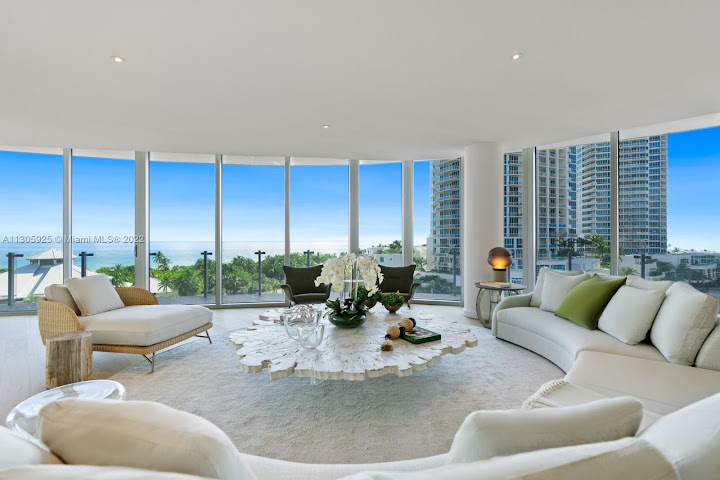 Gabriela Pellegrini by null