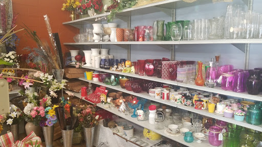 White Lilies n Paradise Florist Gallery - United States