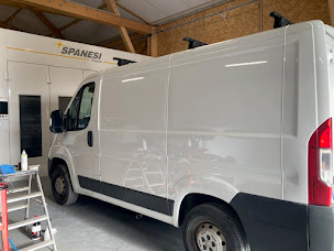 Photo n°5 de SB CARROSSERIE - PEINTURE AUTOMOBILE à Le Poiré-sur-Vie (Atelier de carrosserie automobile)