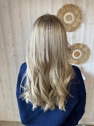 Photo n°6 de Beauty By Jennifer - coiffeuse - prothésiste ongulaire - maquilleuse professionnelle à Belin-Béliet (Prestataire de mariage)