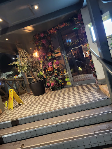 Browns Ruislip - Visual
