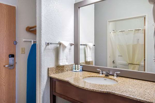 Quality Inn & Suites West - Thumbnail