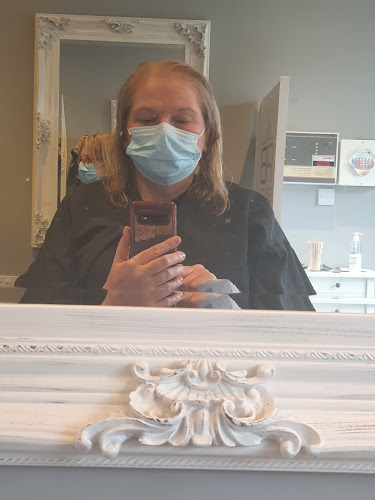 Comments and reviews of R&B Salon