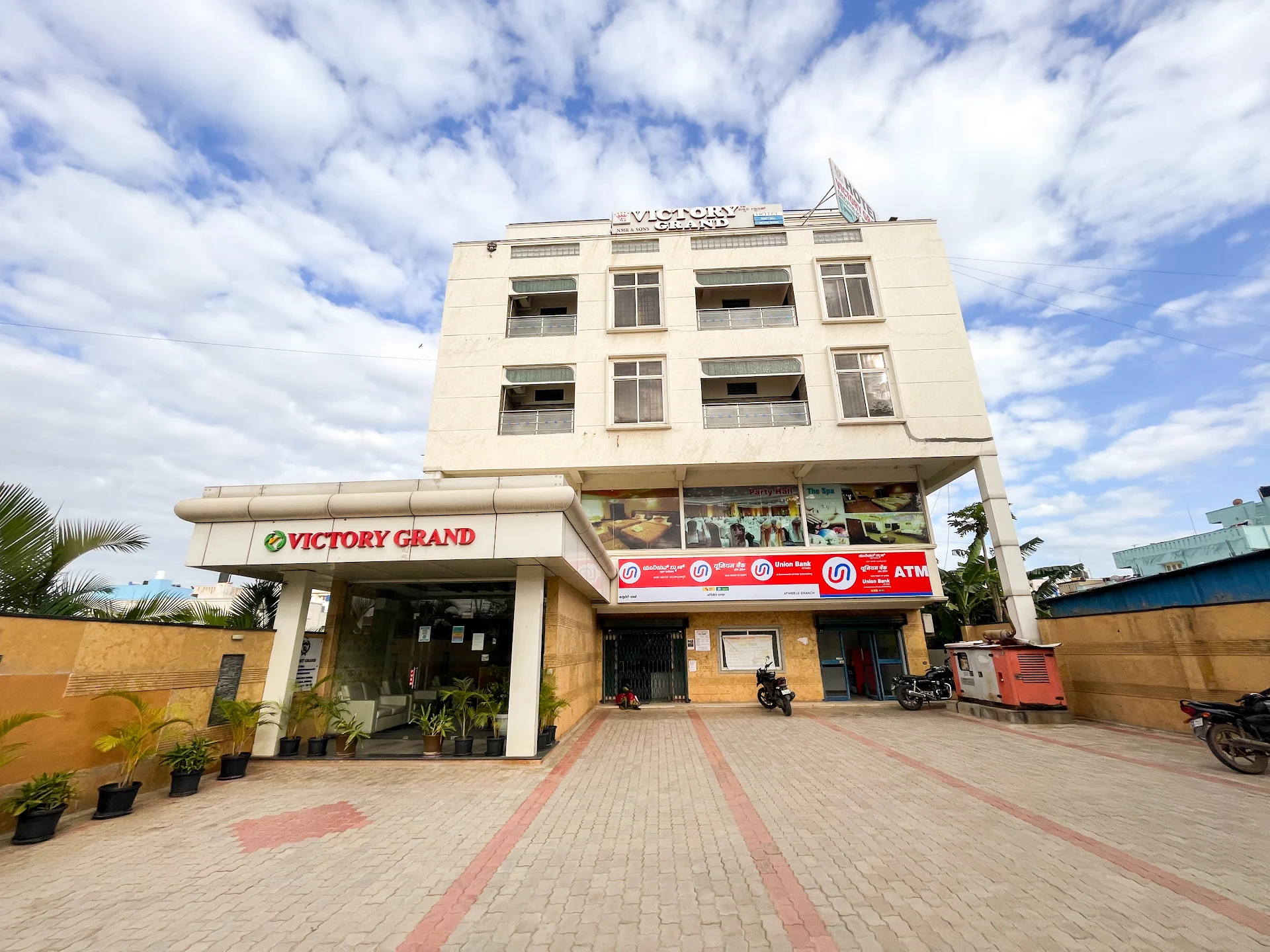 Hotel Victory Grand, Attibele