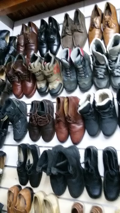 Photos of دكان بيع جميع أنواع الأحذية الجديدة والمستوردة