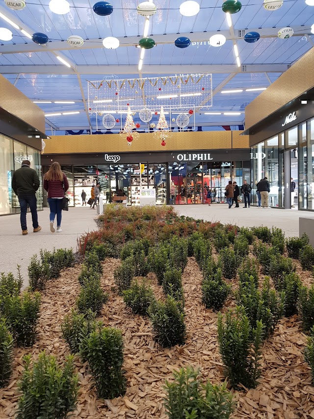 Centre commercial Carrefour Lescar