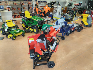 Photo n°3 de Reyt Motoculture - Quads - Vélos électriques - Remorques, Verts Loisirs à Saint-Flour (Atelier de réparation de tracteurs)