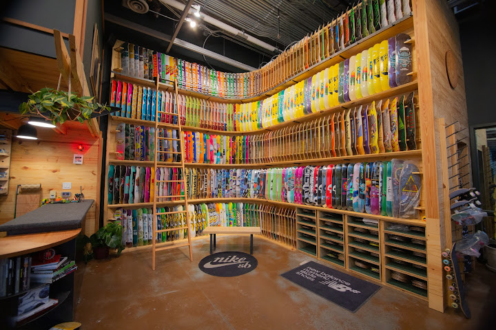 No-Comply Skateshop by null