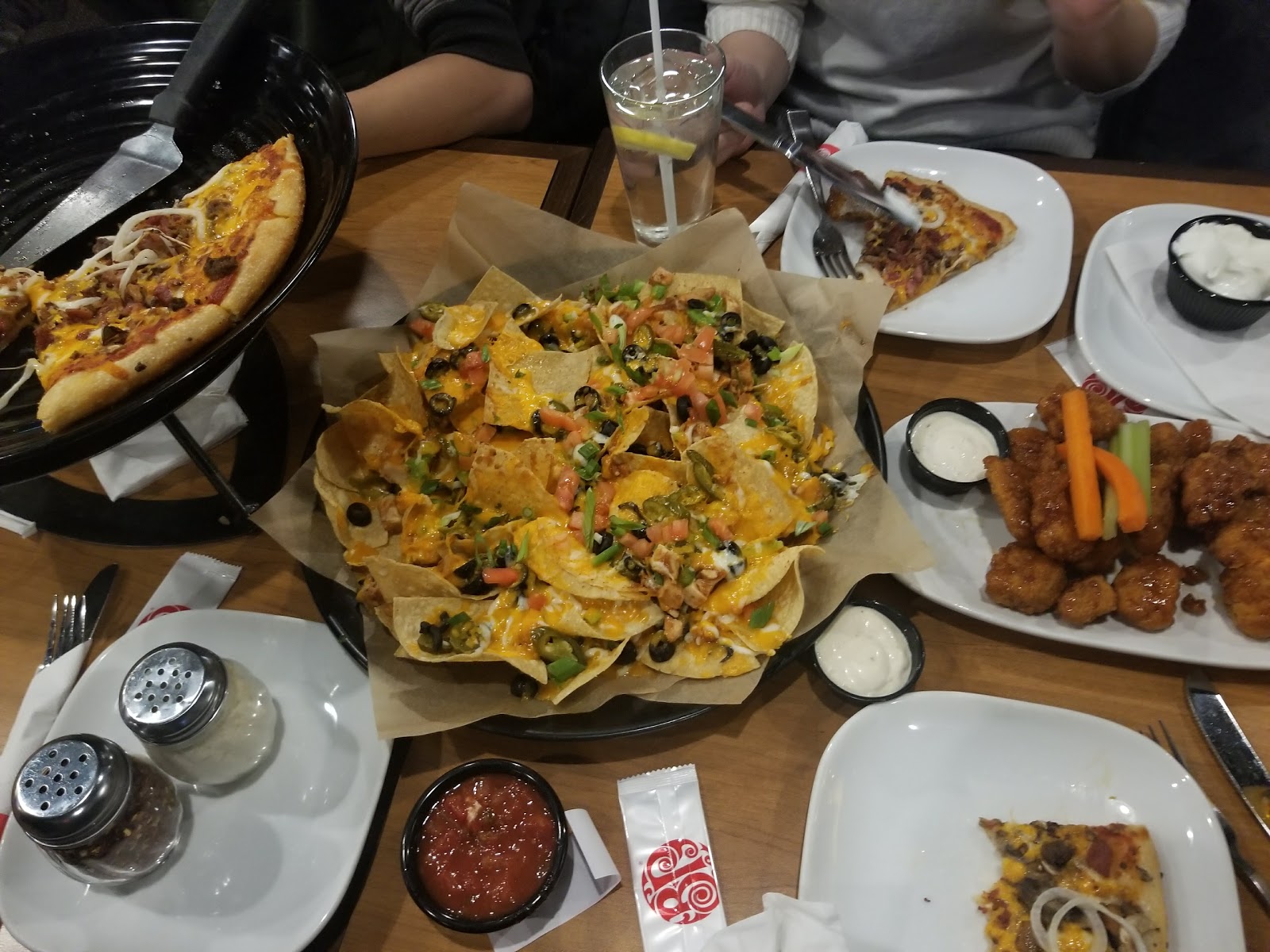 Boston Pizza 505 Memorial Avenue, Thunder Bay Canadian Contact Book