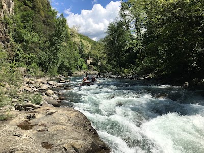 Photos of aguaraja canoeing and rafting