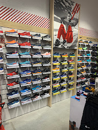 Photo n°3 de Sport 2000 à Les Touches (Magasin de vêtements pour jeunes)